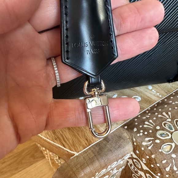 Louis Vuitton Cluny Handbag Mini Black Epi Leather Pink No Strap - Picture 4 of 8